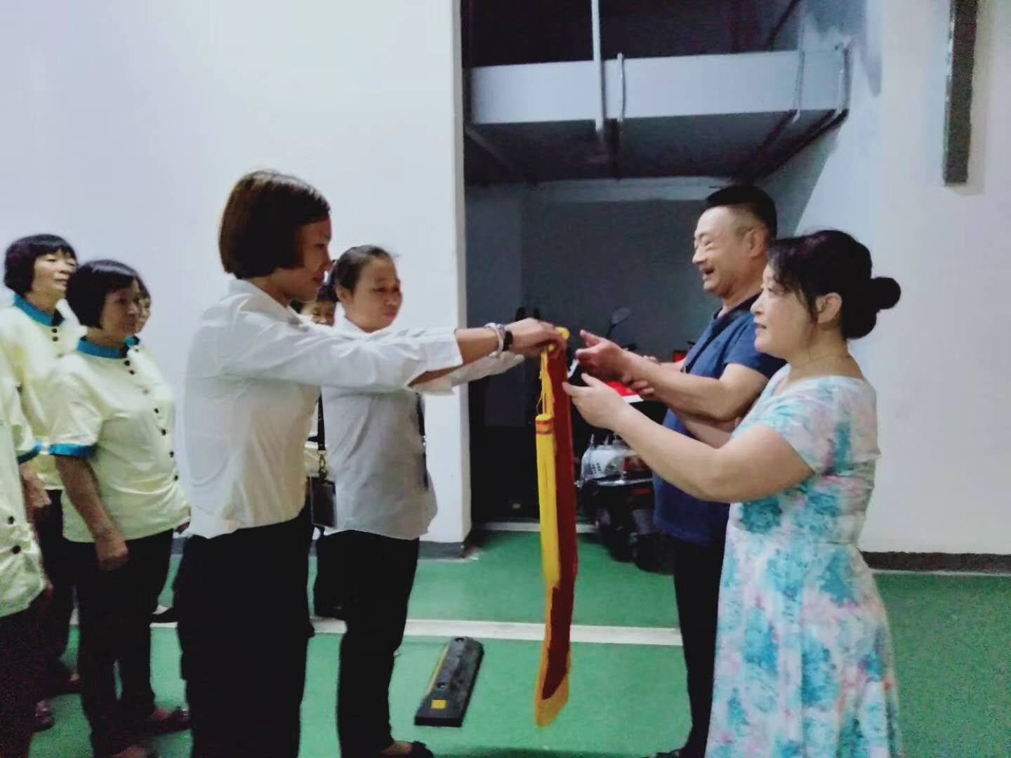 日常保潔服務(wù)獲認(rèn)可 甲方送錦旗表示鼓勵